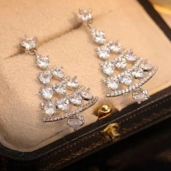 Tis the Season 🎄🎅🎁 - Picture 2 of 3